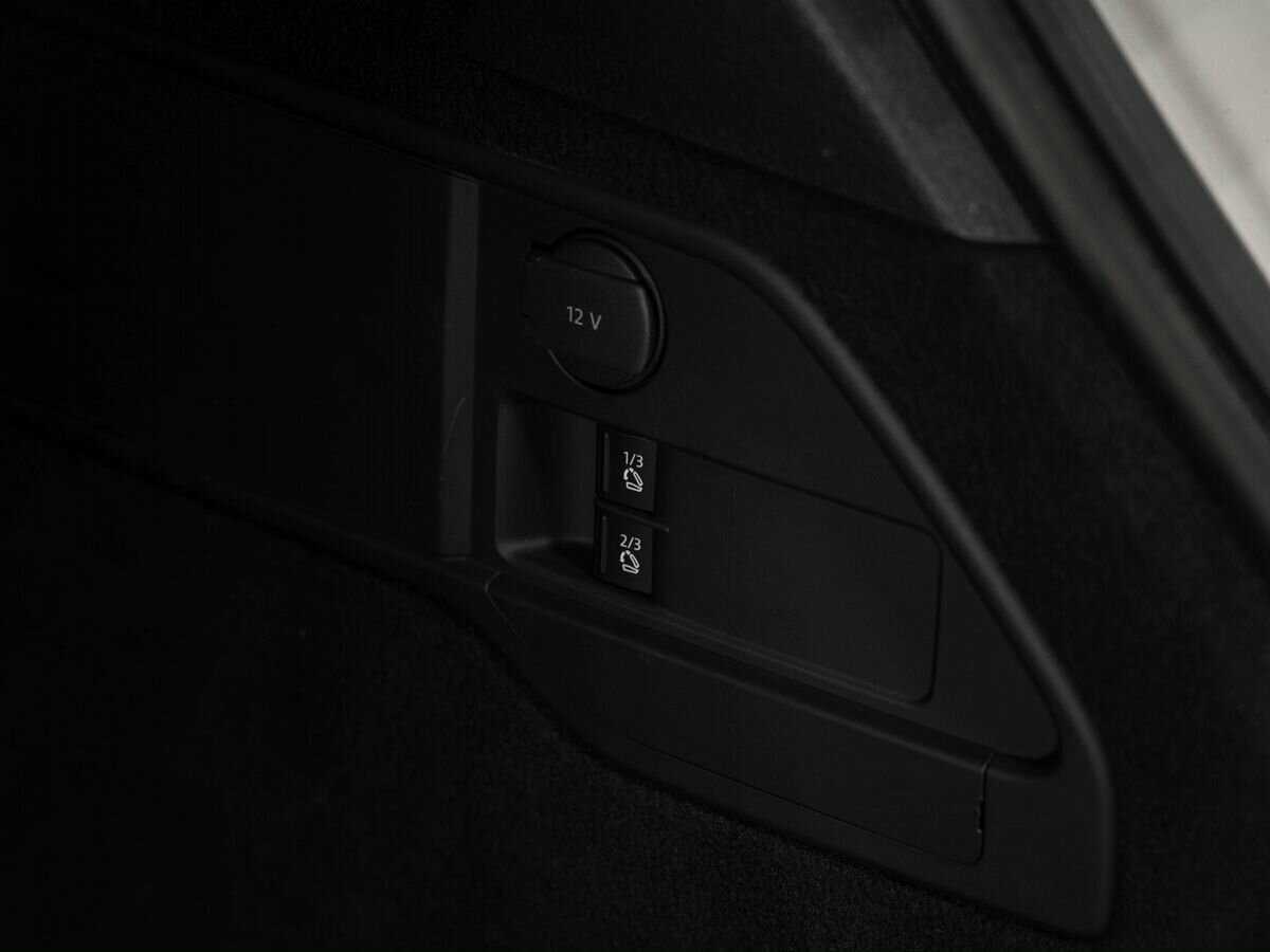 Купить Volkswagen Touareg с пробегом. Фото: #22