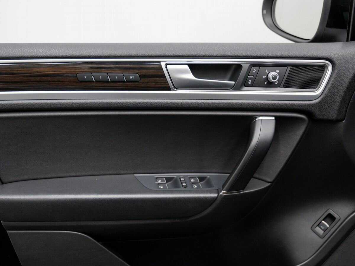 Купить Volkswagen Touareg с пробегом. Фото: #14
