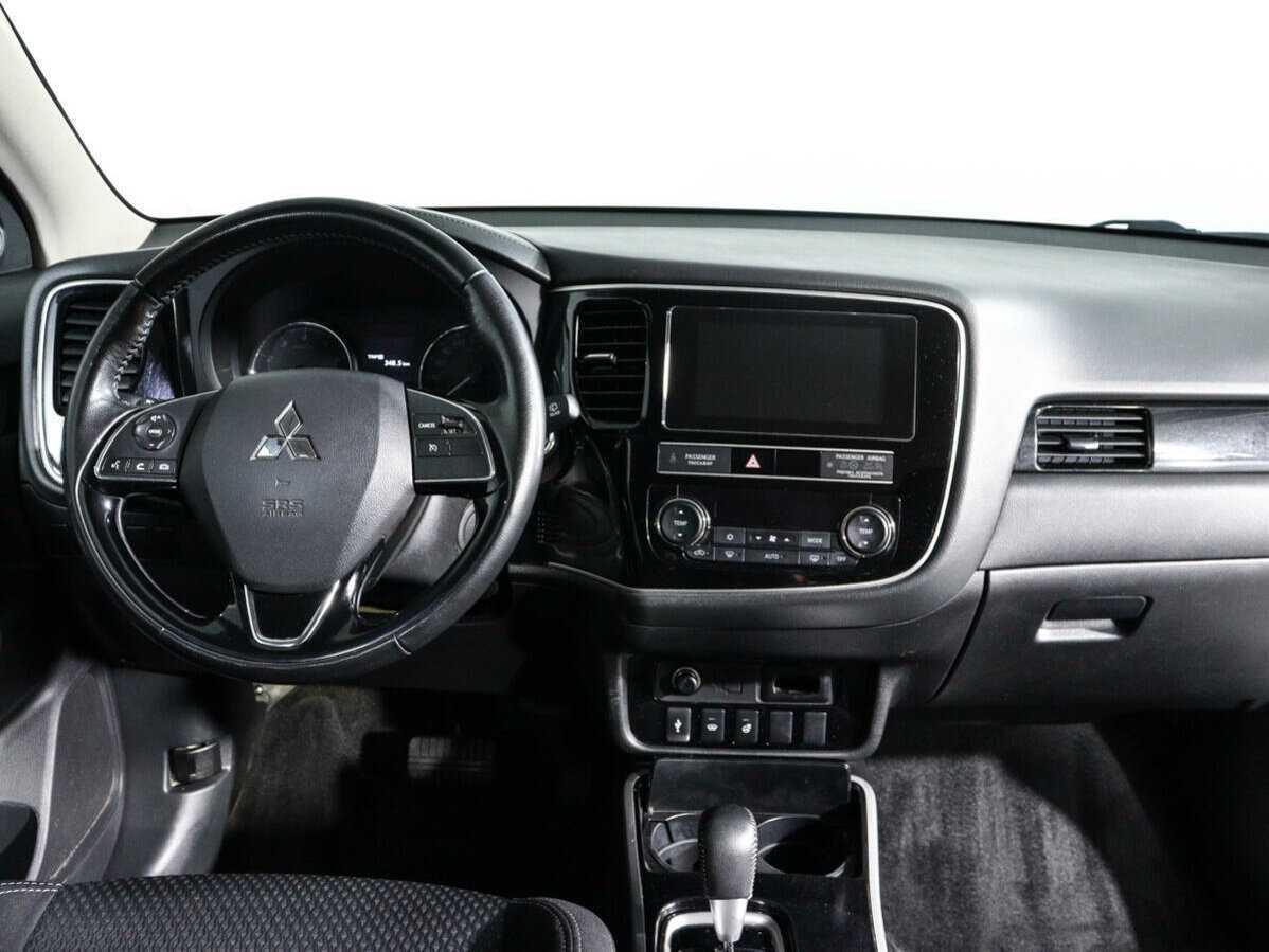 Купить Mitsubishi Outlander с пробегом. Фото: #11