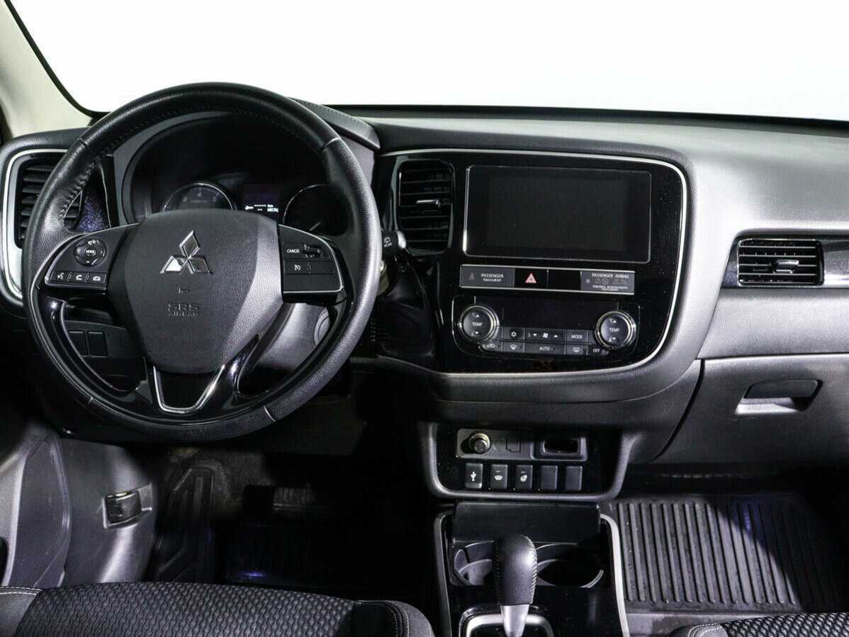 Купить Mitsubishi Outlander с пробегом. Фото: #11