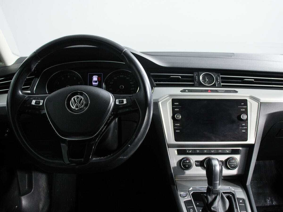 Купить Volkswagen Passat с пробегом. Фото: #11