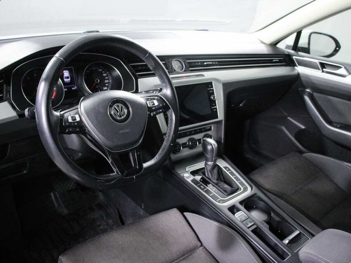 Купить Volkswagen Passat с пробегом. Фото: #13