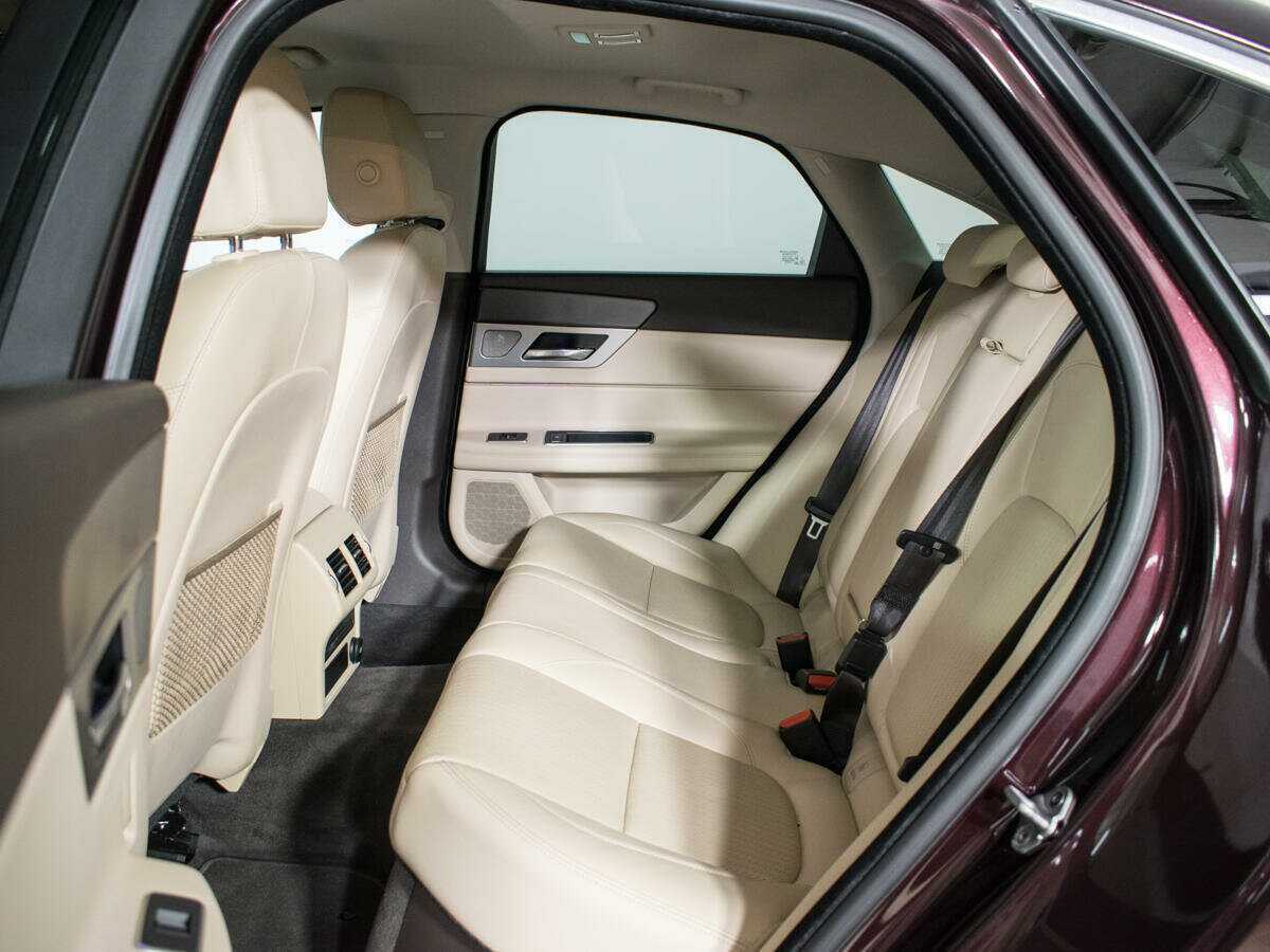 Купить Jaguar XF с пробегом. Фото: #9