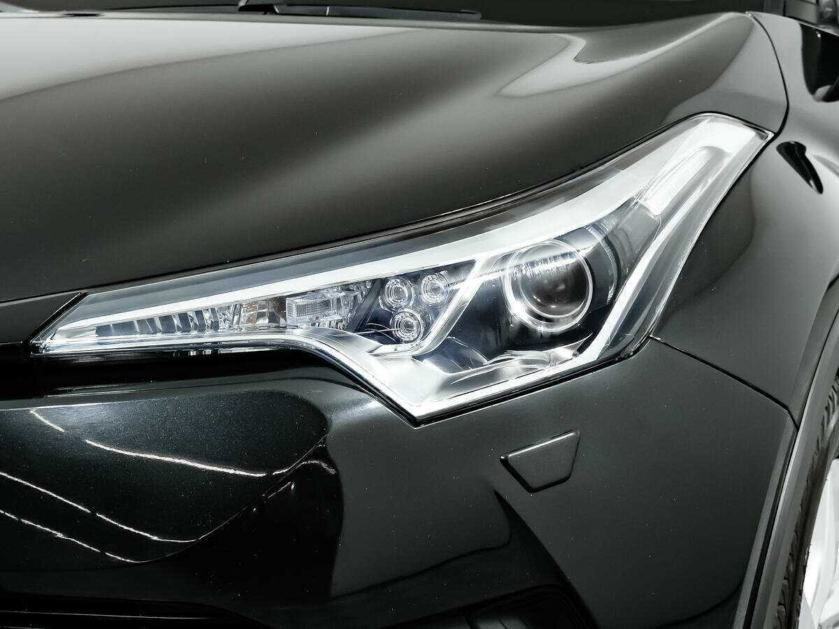 Купить Toyota C-HR с пробегом. Фото: #13