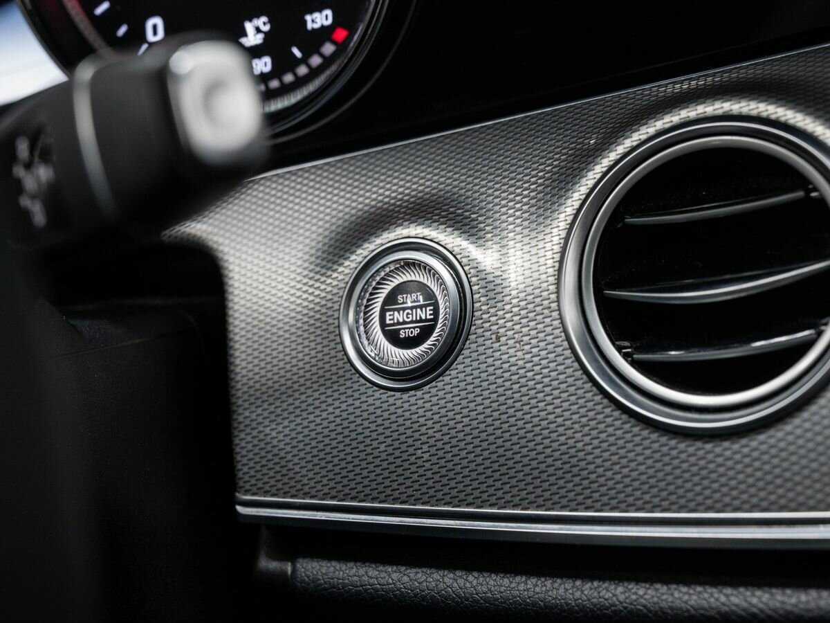 Купить Mercedes-Benz E-Класс с пробегом. Фото: #17