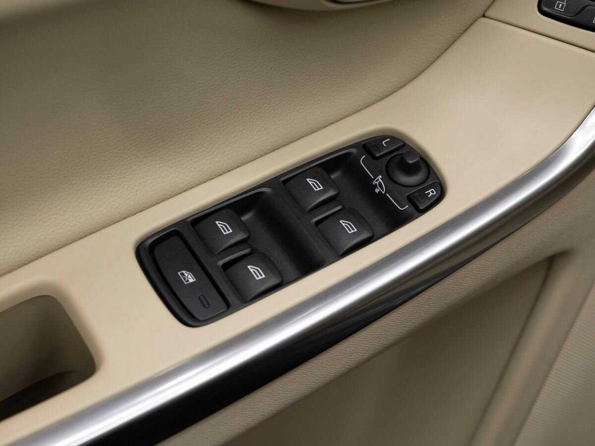 Купить Volvo XC60 с пробегом. Фото: #18