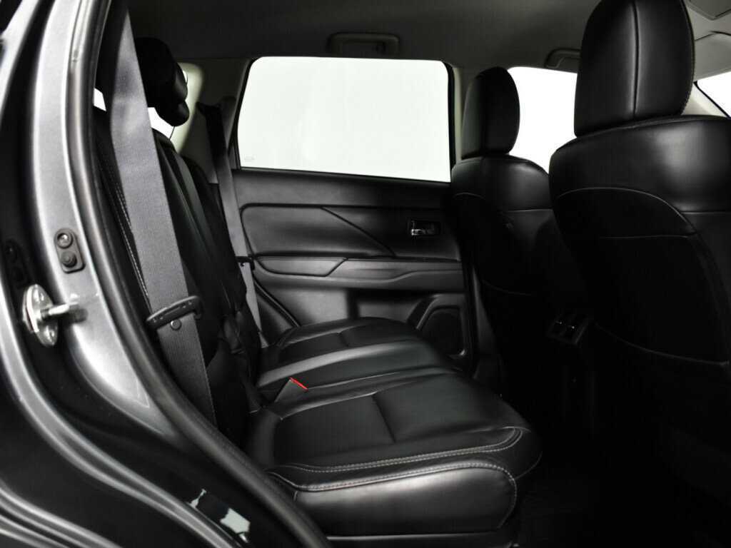 Купить Mitsubishi Outlander с пробегом. Фото: #9