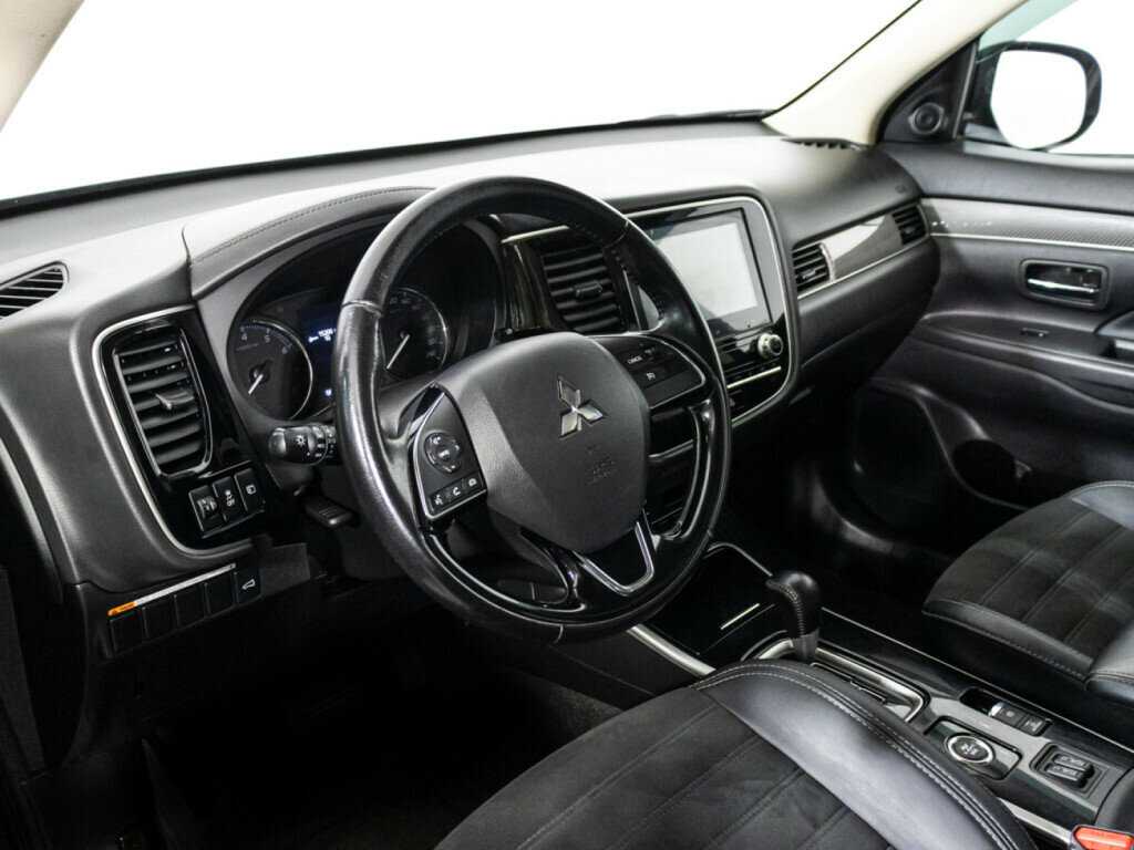 Купить Mitsubishi Outlander с пробегом. Фото: #10