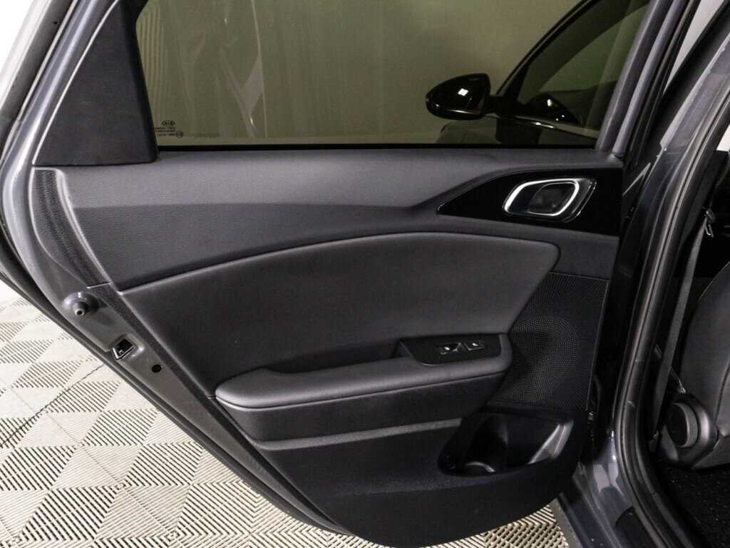 Купить Kia Ceed с пробегом. Фото: #26