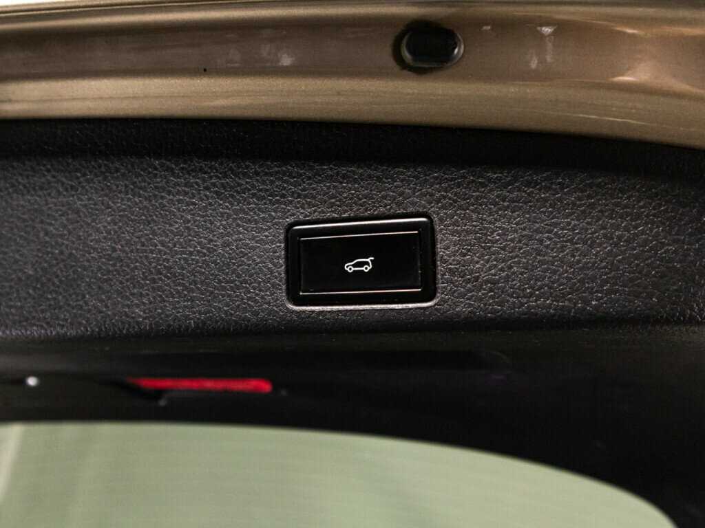 Купить Volkswagen Touareg с пробегом. Фото: #15