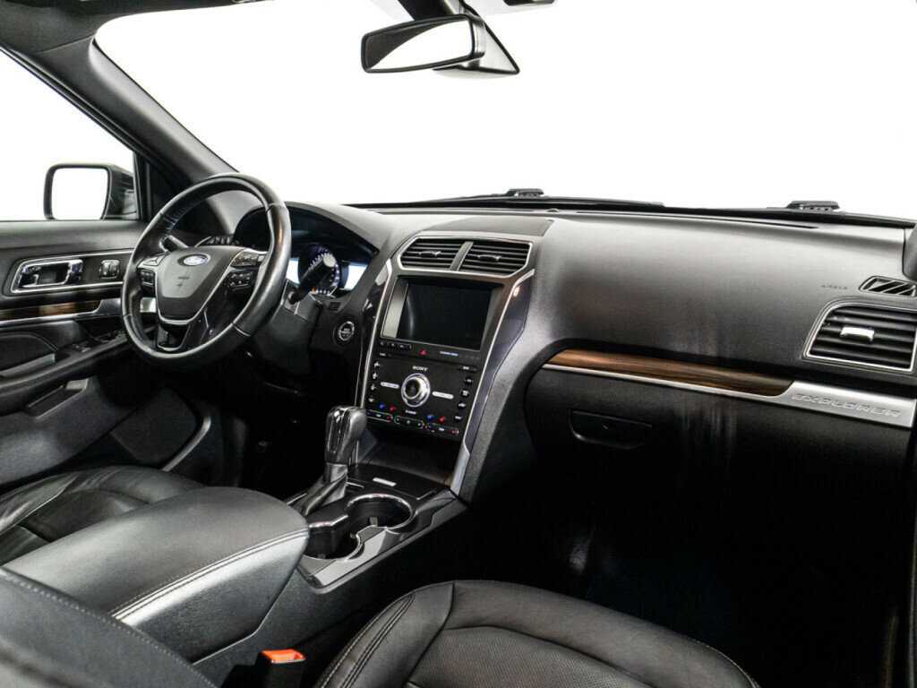 Купить Ford Explorer с пробегом. Фото: #8