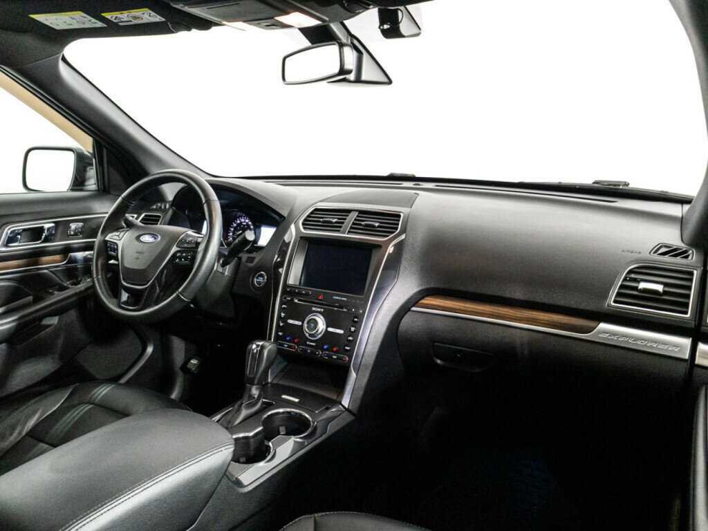 Купить Ford Explorer с пробегом. Фото: #8