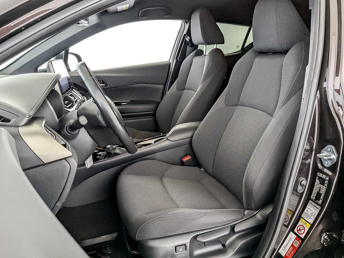 Купить Toyota C-HR с пробегом. Фото: #19