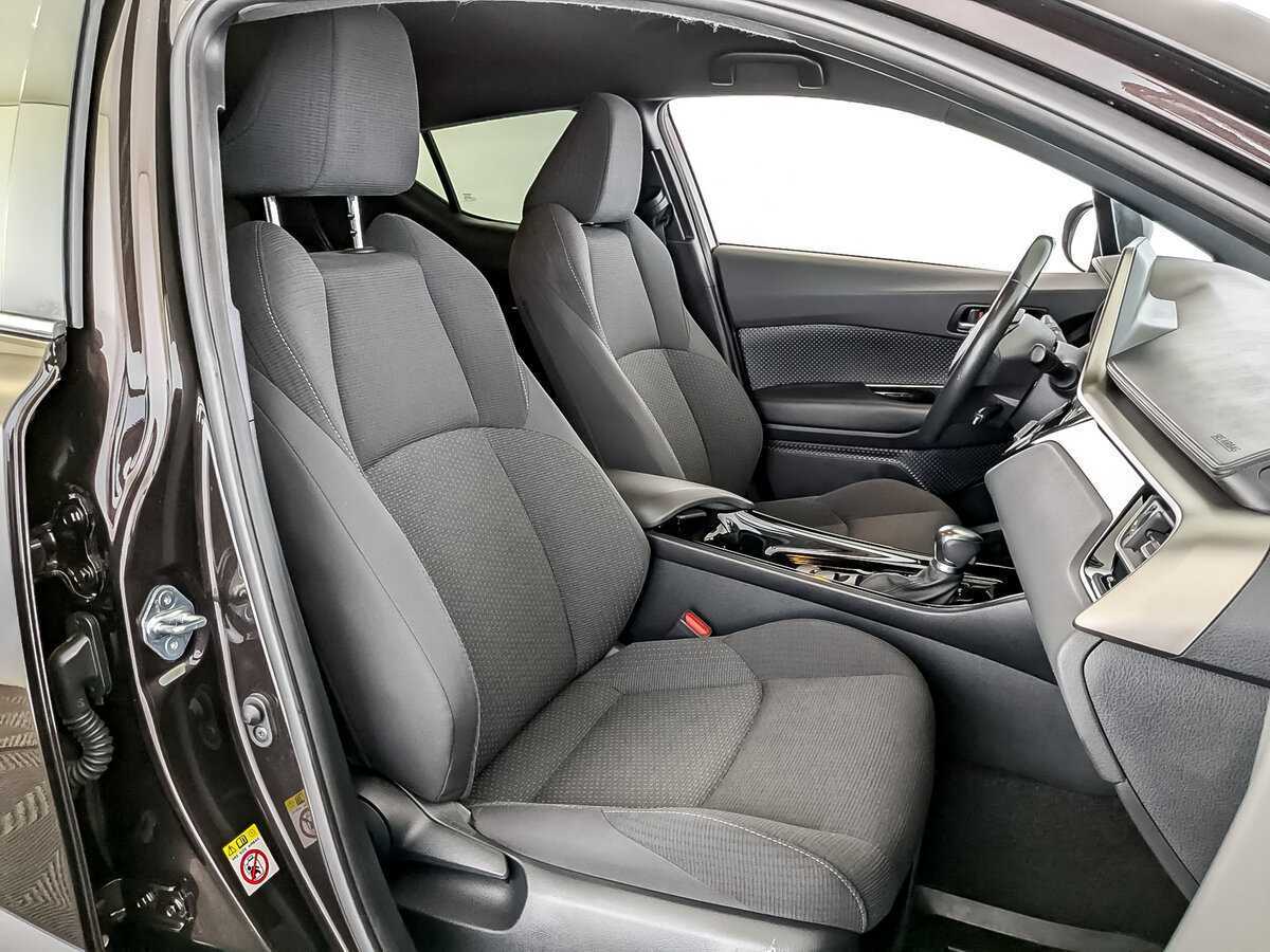 Купить Toyota C-HR с пробегом. Фото: #21