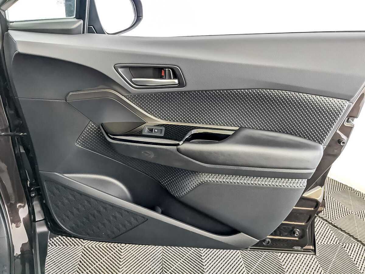 Купить Toyota C-HR с пробегом. Фото: #22