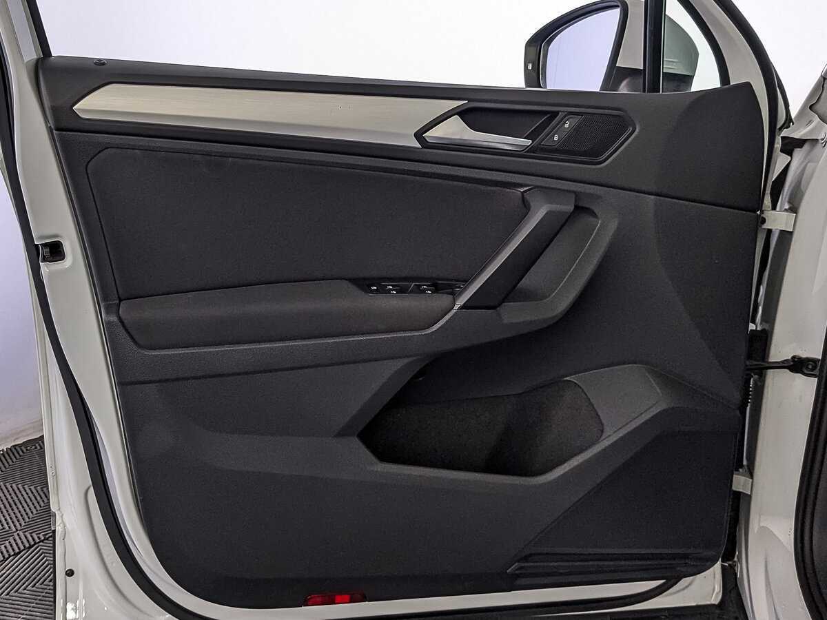 Купить Volkswagen Tiguan с пробегом. Фото: #18