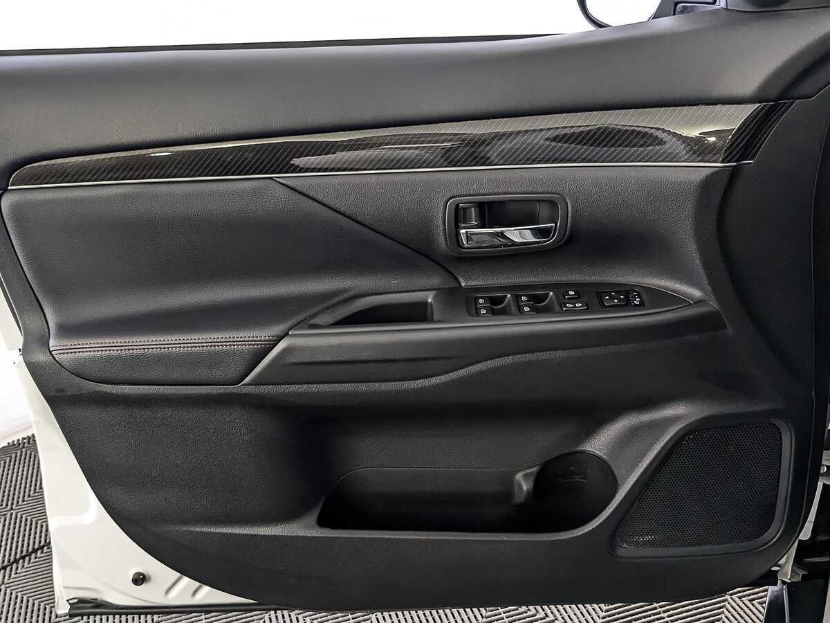 Купить Mitsubishi Outlander с пробегом. Фото: #18