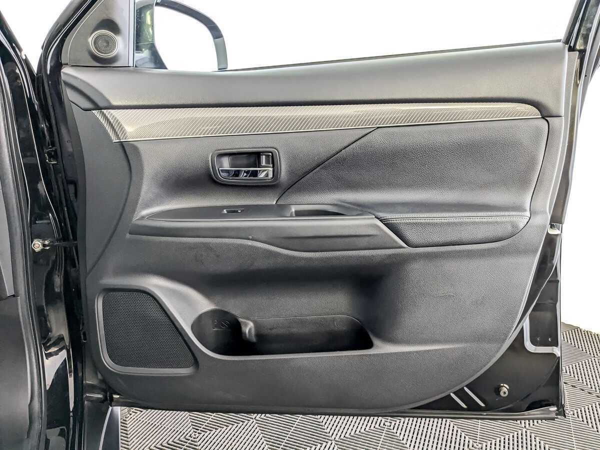 Купить Mitsubishi Outlander с пробегом. Фото: #23