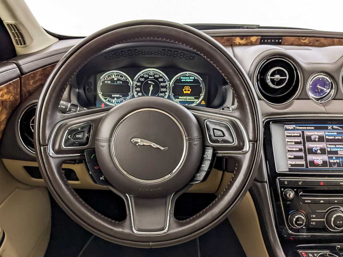 Купить Jaguar XJ с пробегом. Фото: #19