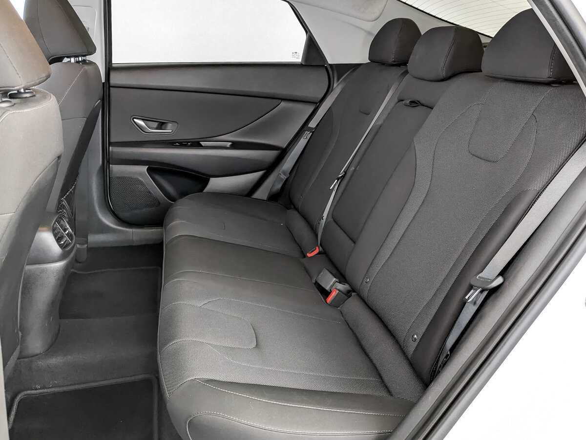 Купить Hyundai Elantra с пробегом. Фото: #11