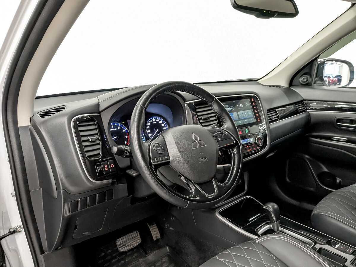 Купить Mitsubishi Outlander с пробегом. Фото: #15