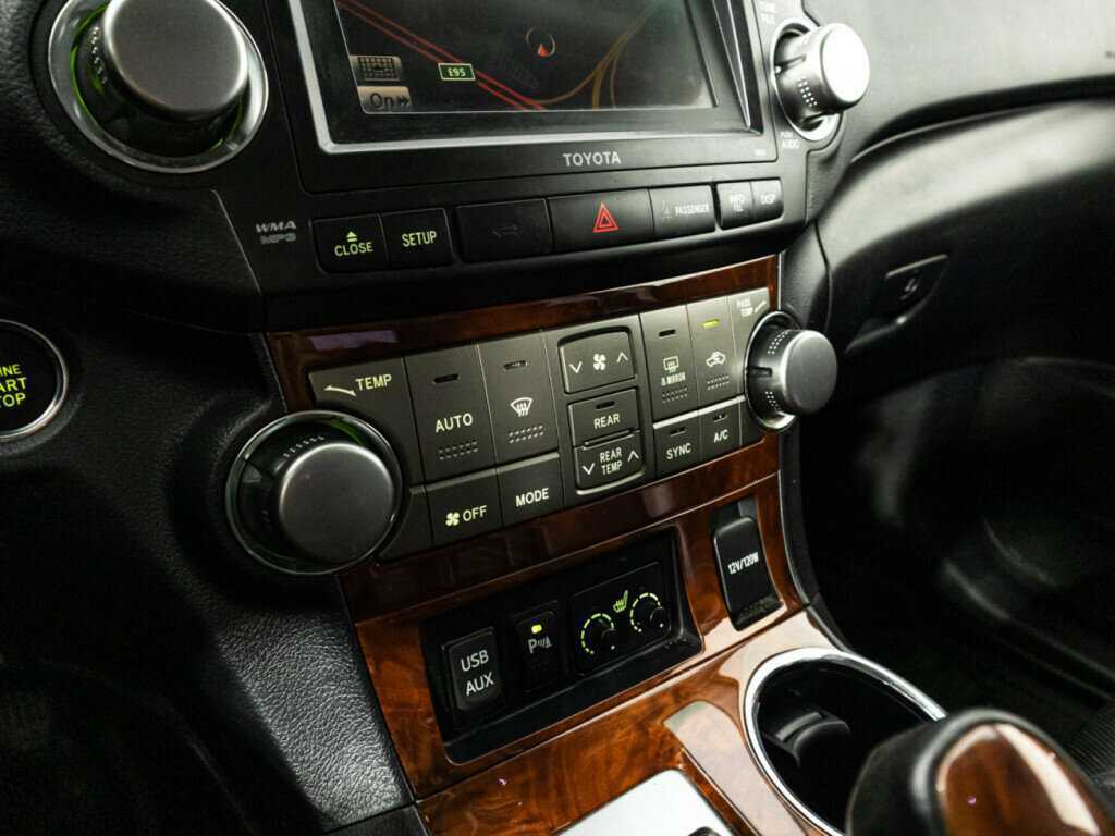 Купить Toyota Highlander с пробегом. Фото: #17