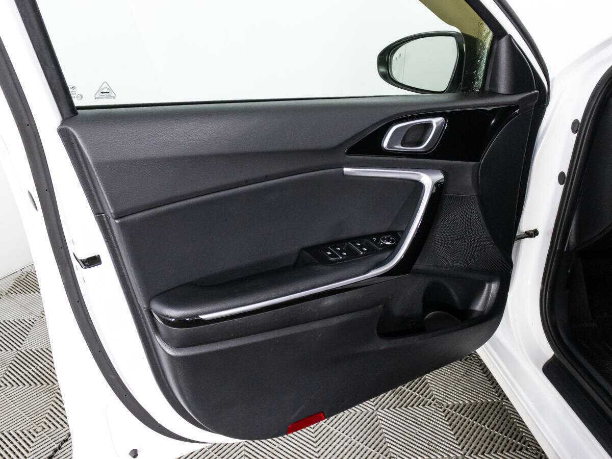 Купить Kia Ceed с пробегом. Фото: #24