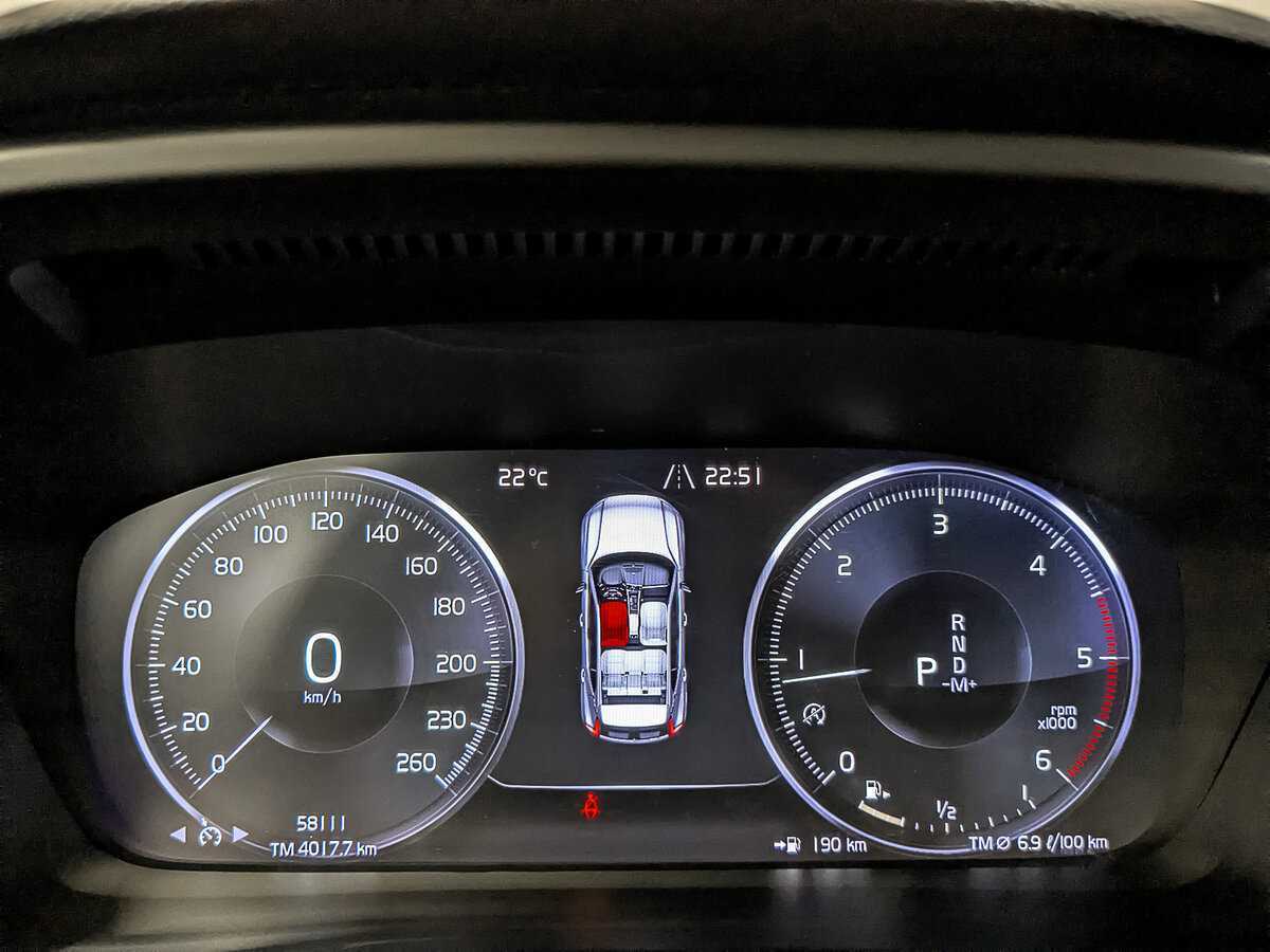 Купить Volvo XC40 с пробегом. Фото: #15