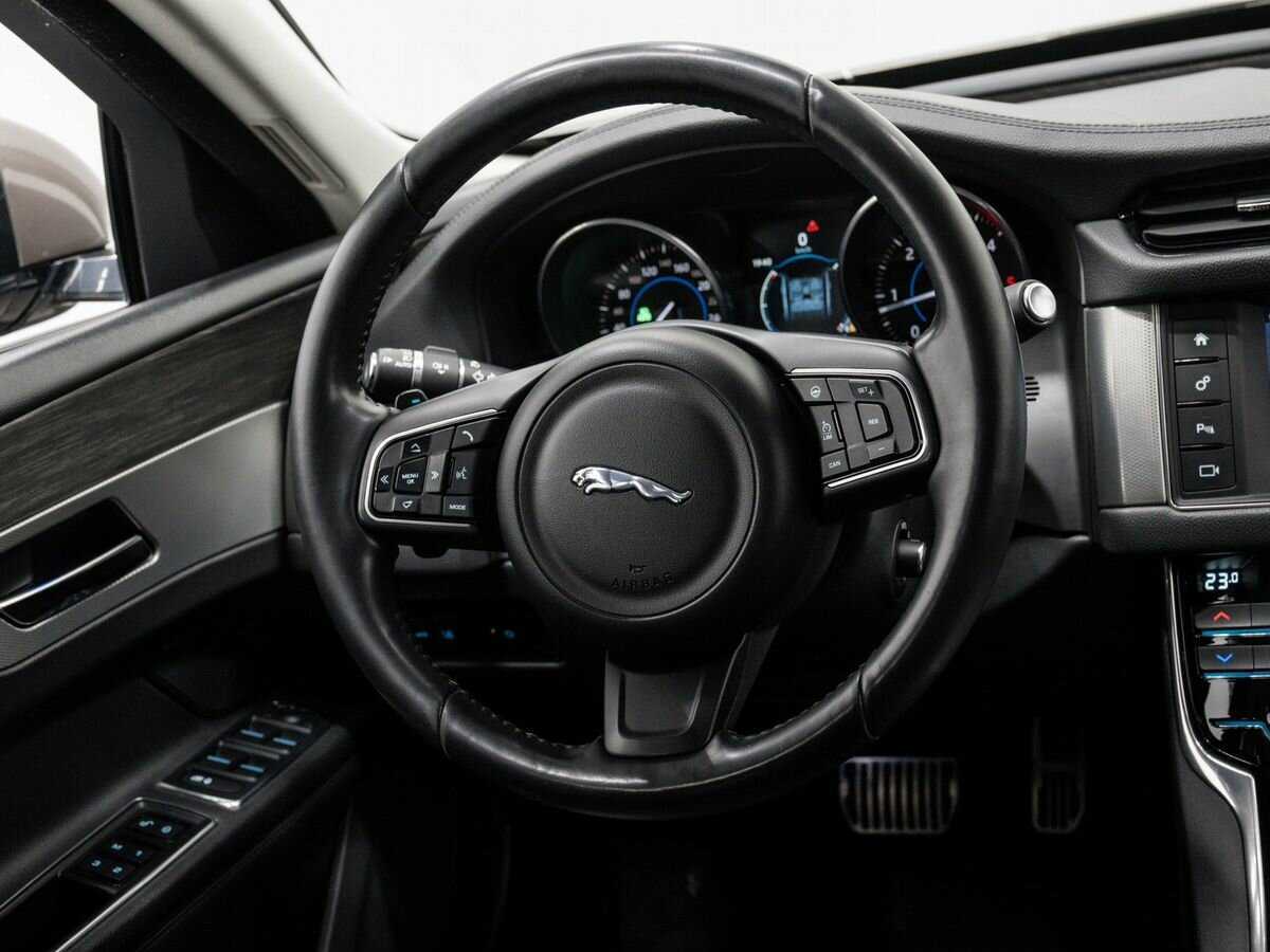 Купить Jaguar XF с пробегом. Фото: #11