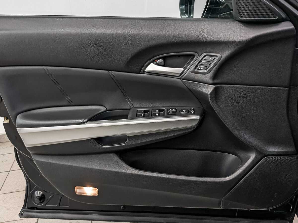 Купить Honda Crosstour с пробегом. Фото: #16