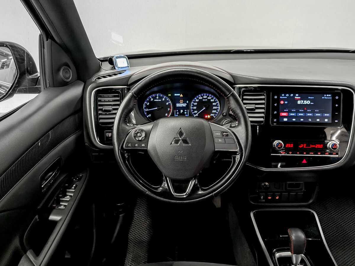 Купить Mitsubishi Outlander с пробегом. Фото: #19