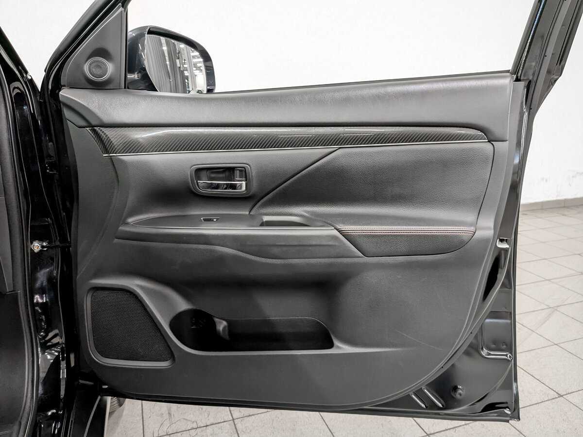 Купить Mitsubishi Outlander с пробегом. Фото: #22