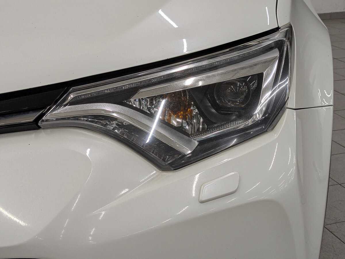 Купить Toyota RAV4 с пробегом. Фото: #10