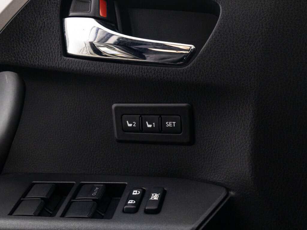 Купить Toyota RAV4 с пробегом. Фото: #17