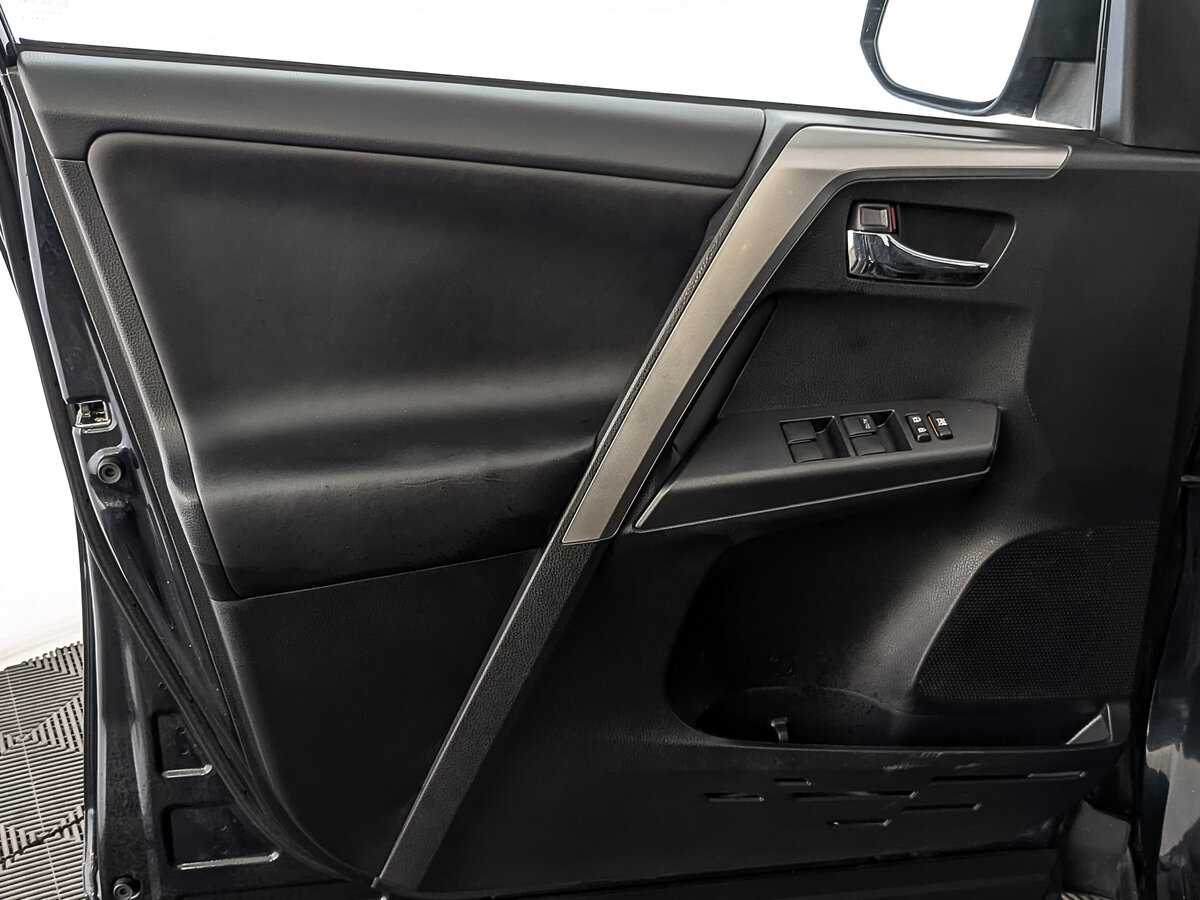 Купить Toyota RAV4 с пробегом. Фото: #17
