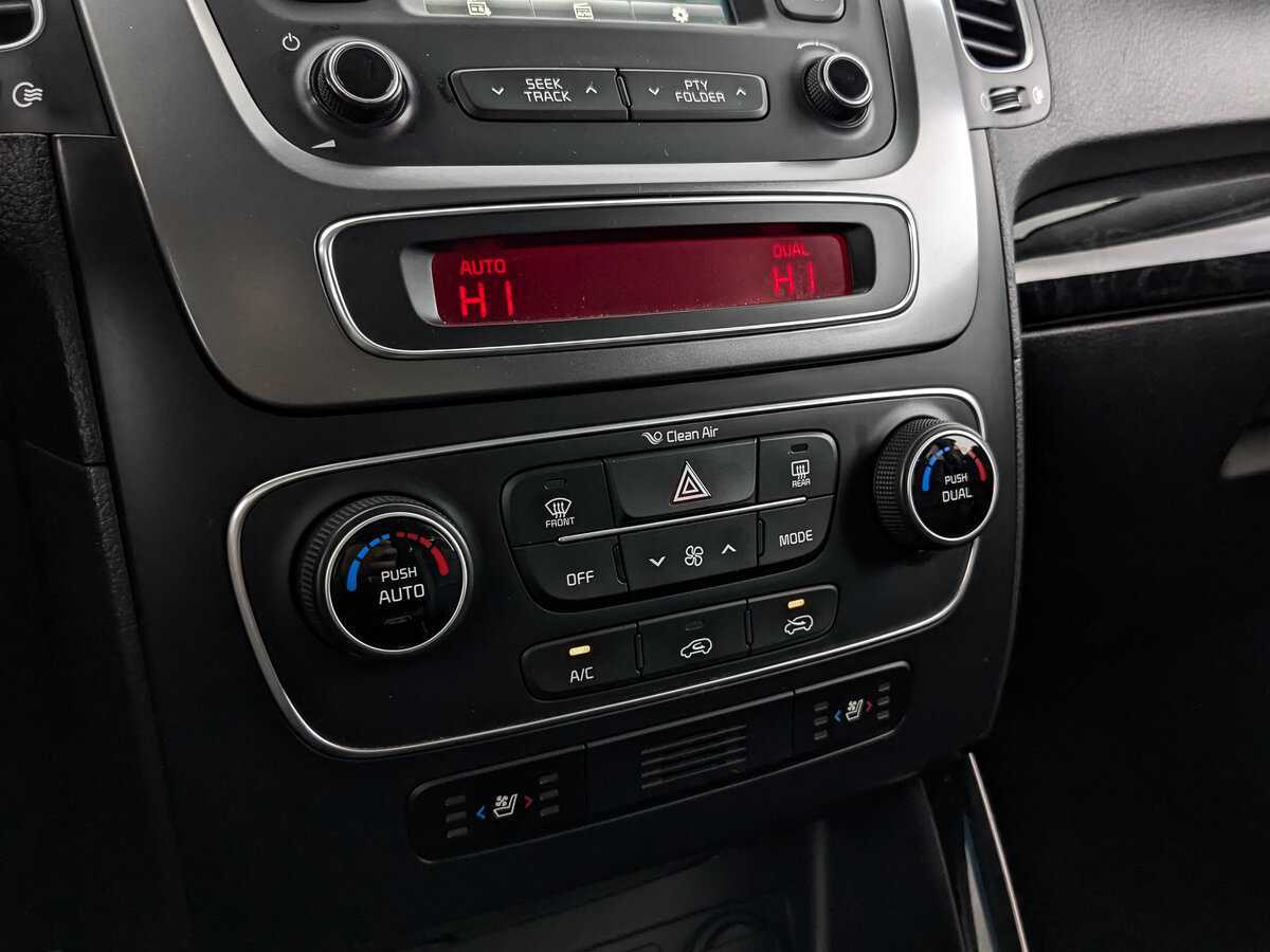 Купить Kia Sorento с пробегом. Фото: #20