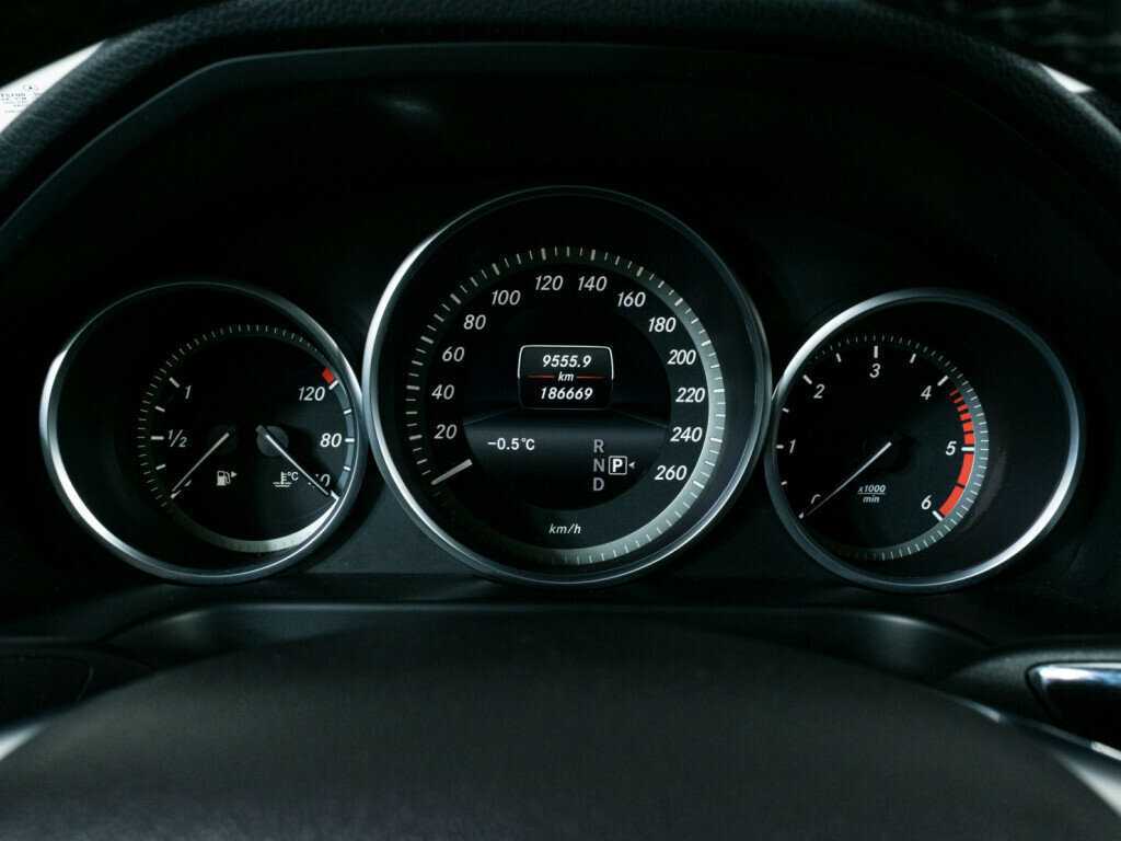 Купить Mercedes-Benz E-Класс с пробегом. Фото: #10