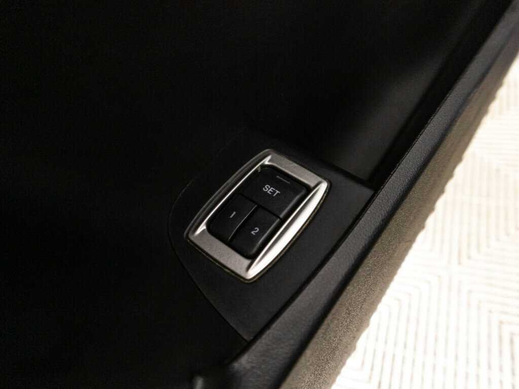 Купить Jaguar XF с пробегом. Фото: #17