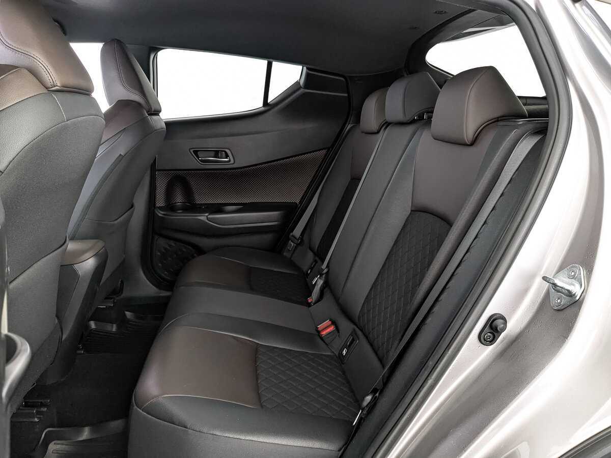 Купить Toyota C-HR с пробегом. Фото: #17