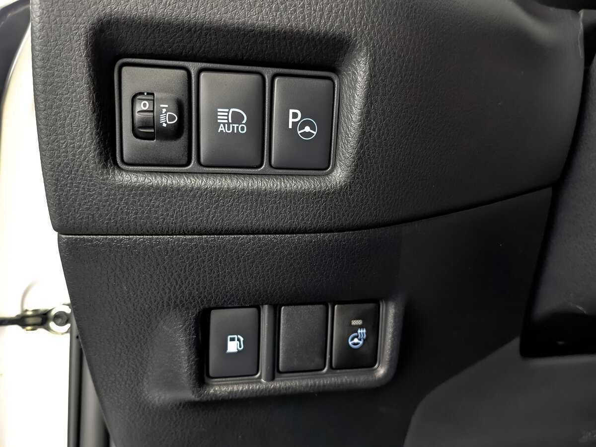 Купить Toyota C-HR с пробегом. Фото: #25