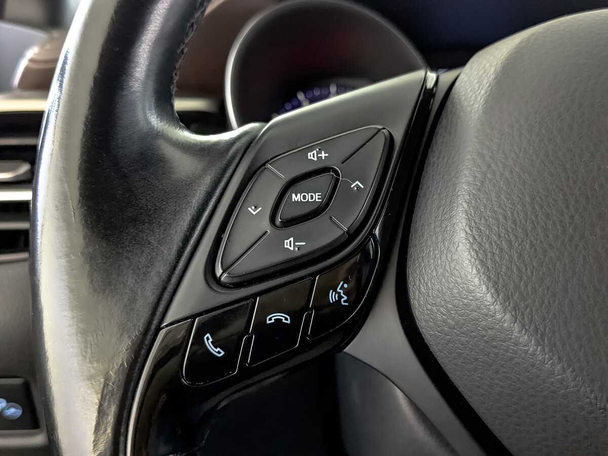 Купить Toyota C-HR с пробегом. Фото: #27