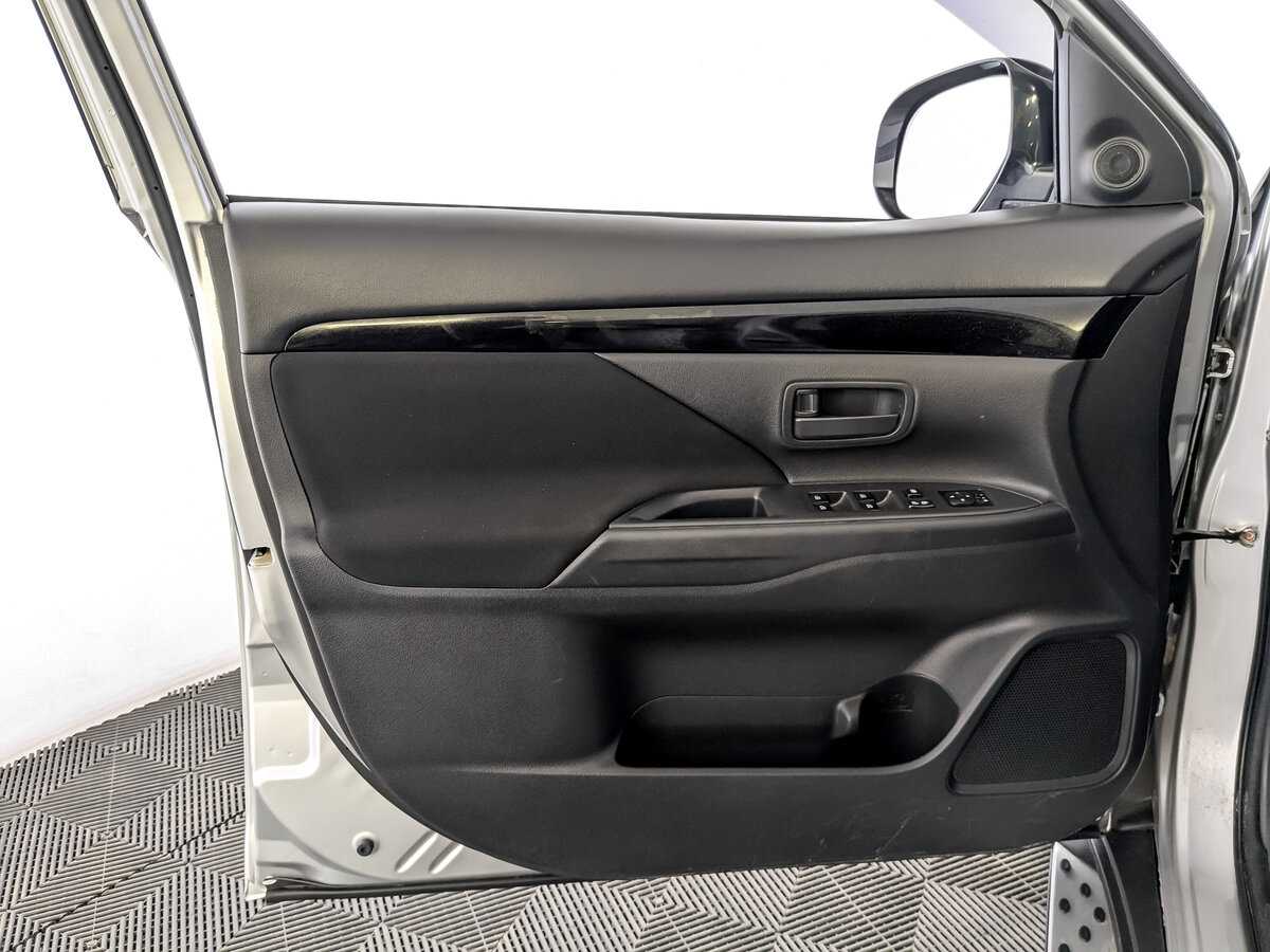 Купить Mitsubishi Outlander с пробегом. Фото: #18
