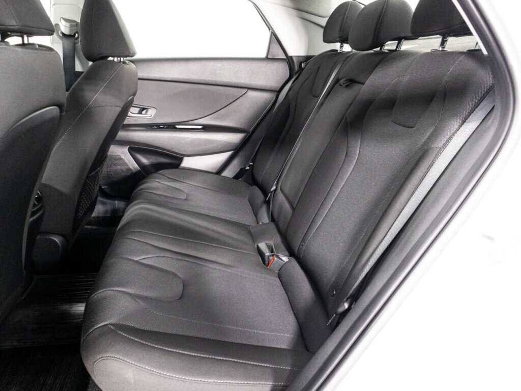 Купить Hyundai Elantra с пробегом. Фото: #9