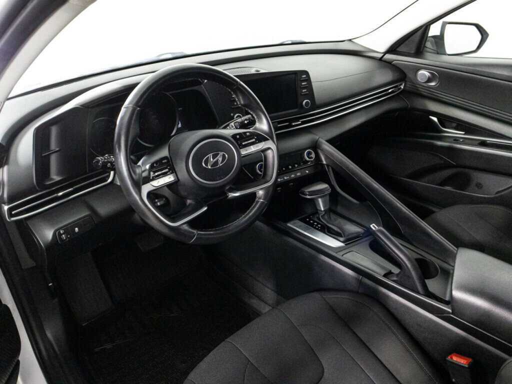 Купить Hyundai Elantra с пробегом. Фото: #10