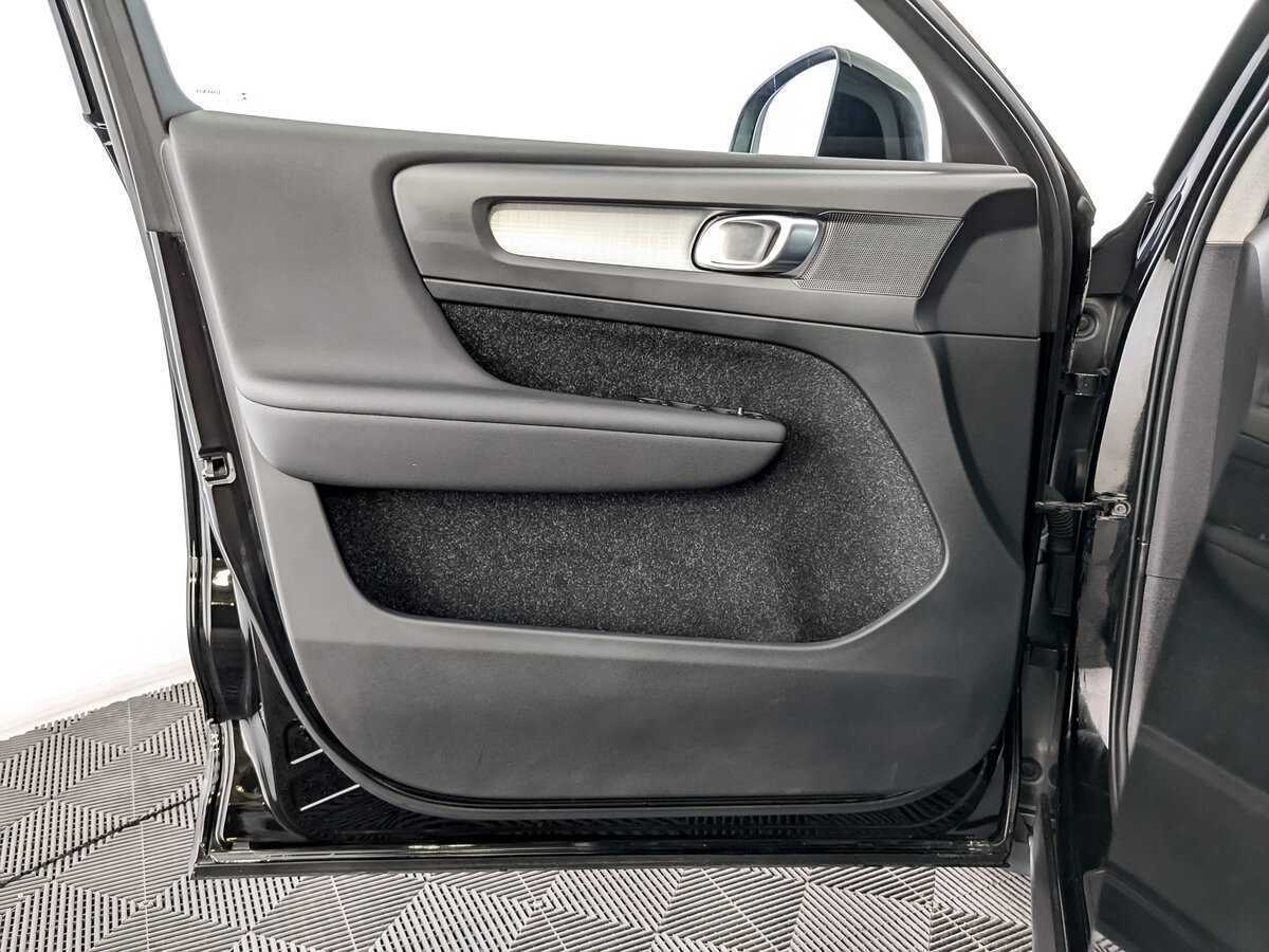 Купить Volvo XC40 с пробегом. Фото: #20