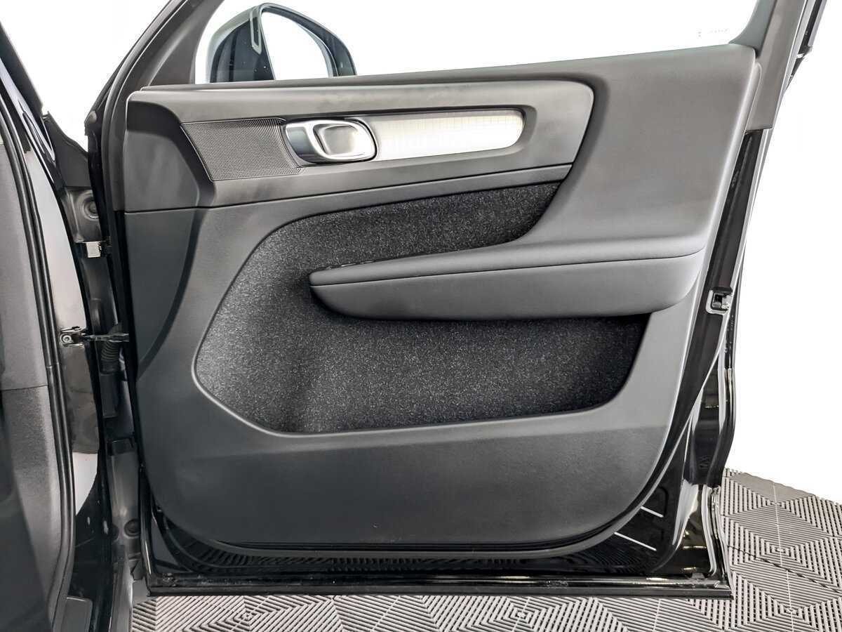 Купить Volvo XC40 с пробегом. Фото: #23