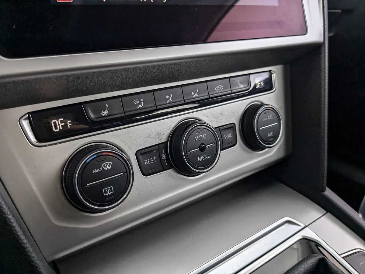 Купить Volkswagen Passat с пробегом. Фото: #17