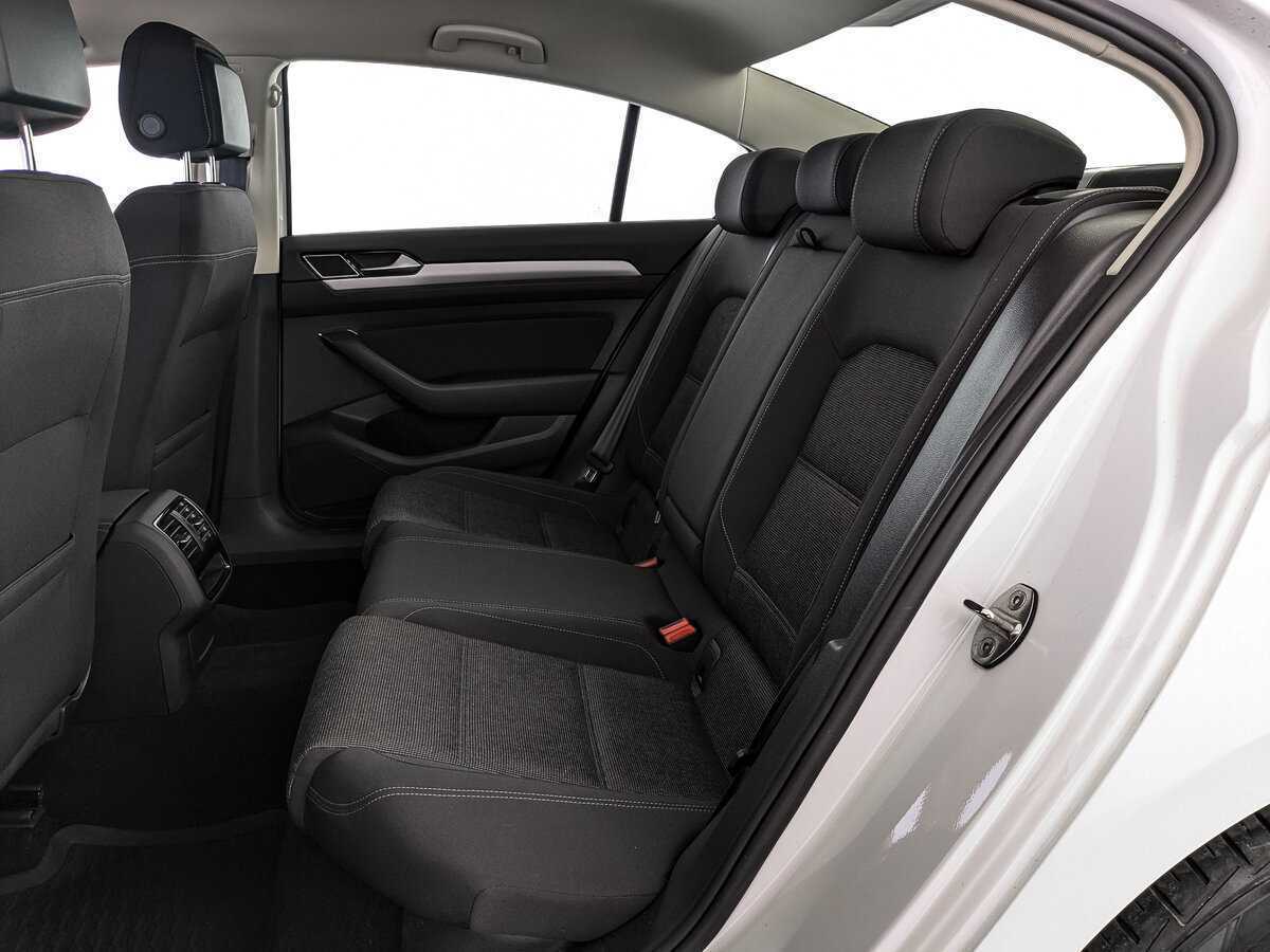 Купить Volkswagen Passat с пробегом. Фото: #17