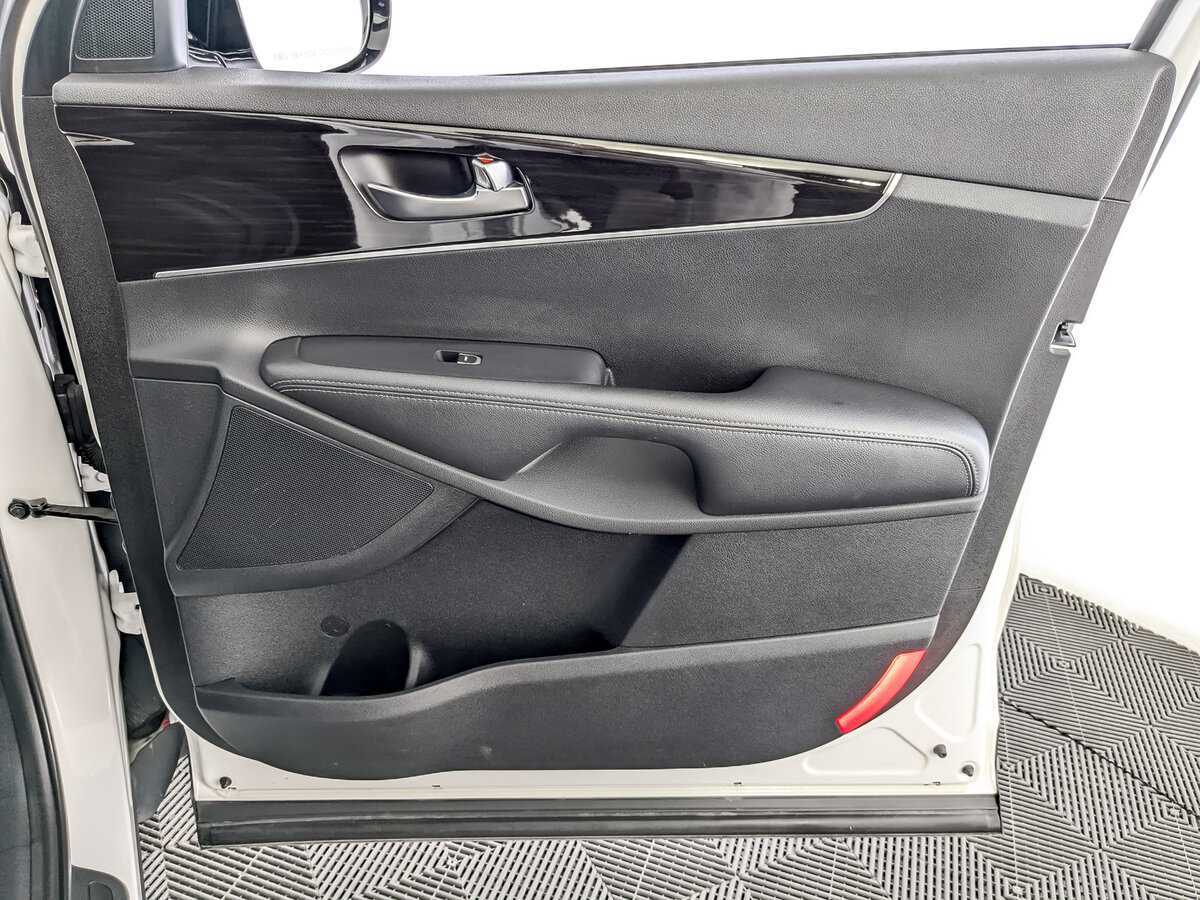 Купить Kia Sorento с пробегом. Фото: #24