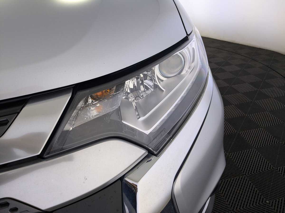 Купить Mitsubishi Outlander с пробегом. Фото: #10